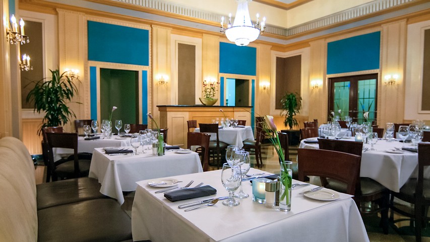 Envoy Milwaukee Ambassador Hotel WI ambassador dining room. Envoy Milwaukee Ambassador Hotel WI